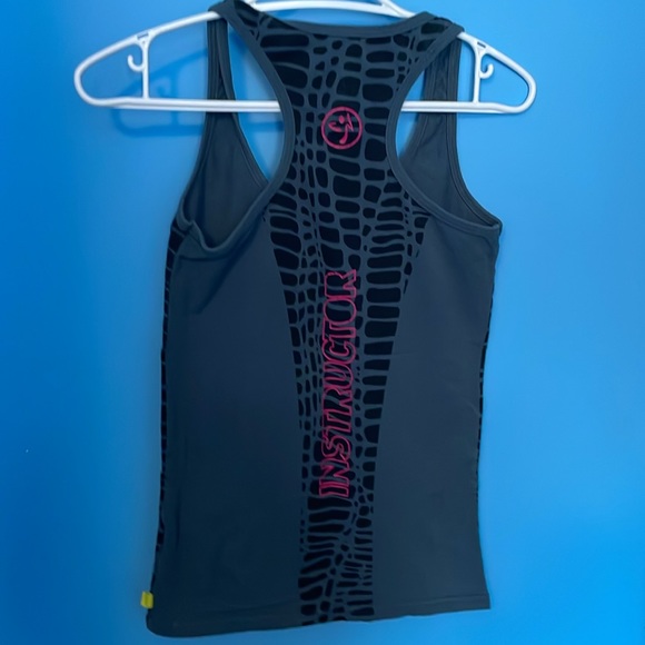Lot of 8 Zumba tanks, all size medium - Picture 5 of 10